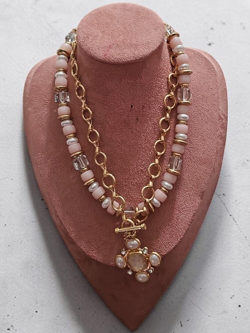Sassified Boutiqie Nwt Gold-Plated Pink Beaded Pendant Necklace